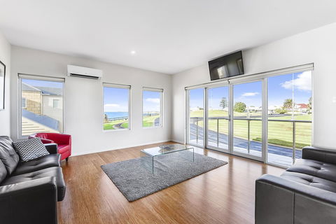 Aloha Waterfront Properties - Perths Hotel 30