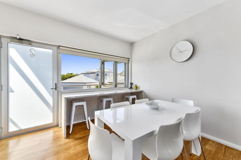 Aloha Waterfront Properties - Perths Hotel 24