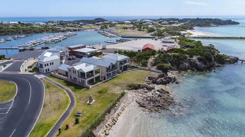 Aloha Waterfront Properties - Perths Hotel 0