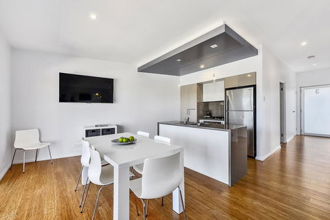 Aloha Waterfront Properties - Perths Hotel 16