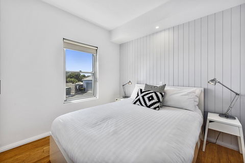 Aloha Waterfront Properties - Perths Hotel 19