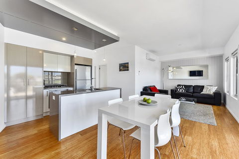 Aloha Waterfront Properties - Perths Hotel 18