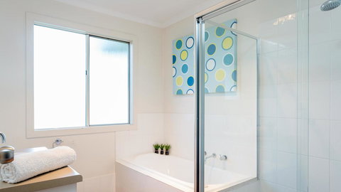 Rocks Beach House Victor Harbor - Perths Hotel 8