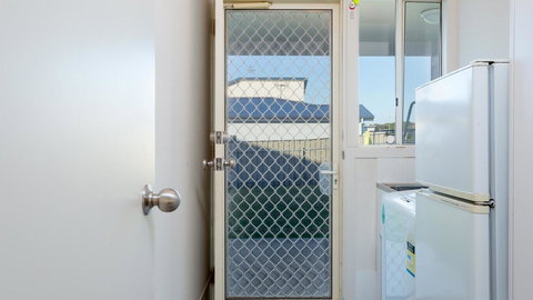 Rocks Beach House Victor Harbor - Perths Hotel 6