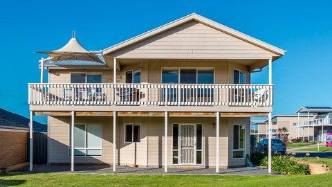 Rocks Beach House Victor Harbor - Perths Hotel 9
