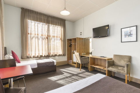Adelaide Paringa - Perths Hotel 8