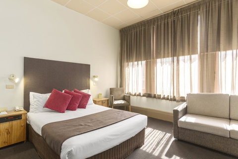 Adelaide Paringa - Perths Hotel 2