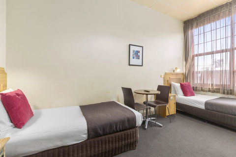 Adelaide Paringa - Perths Hotel 12