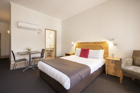 Adelaide Paringa - Perths Hotel 13