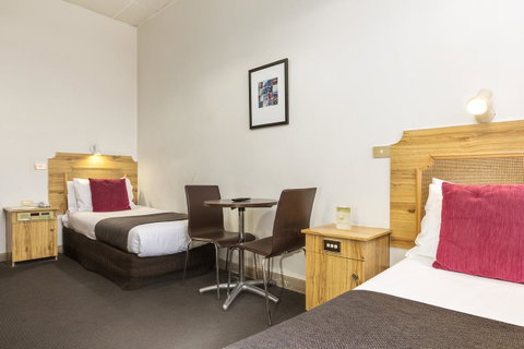 Adelaide Paringa - Perths Hotel 11