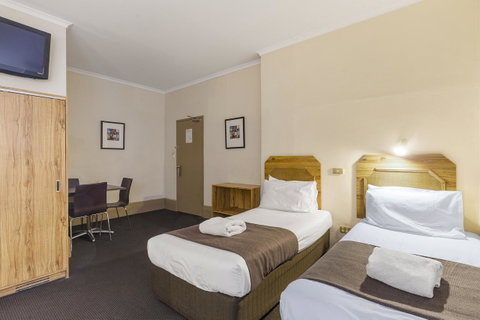 Adelaide Paringa - Perths Hotel 10