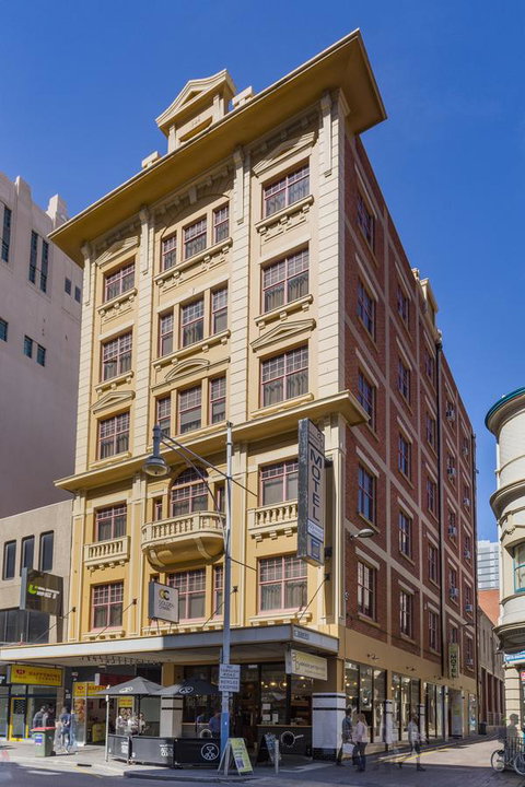 Adelaide Paringa - Perths Hotel 0