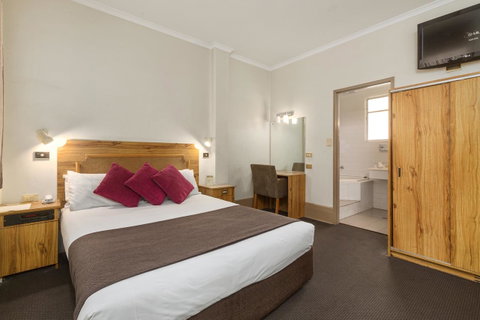 Adelaide Paringa - Perths Hotel 9