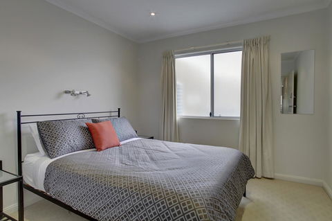 Tasman Beachside Apartment - Perths Hotel 8