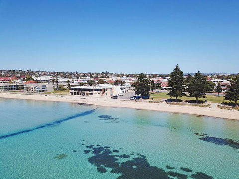 Tasman Beachside Apartment - Perths Hotel 12