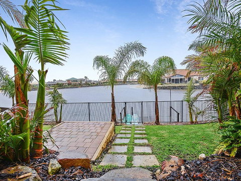 Lakeside - Encounter Bay - Perths Hotel 3