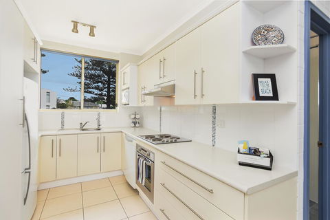 The Dolphins Beachfront Apartments - Perths Hotel 12