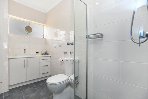 The Dolphins Beachfront Apartments - Perths Hotel 15
