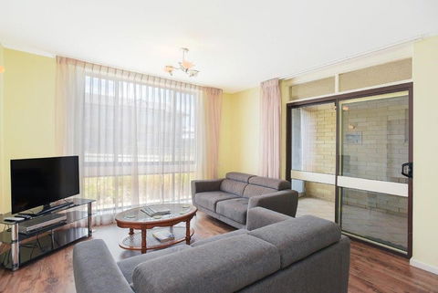 The Dolphins Beachfront Apartments - Perths Hotel 5