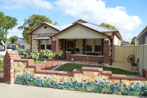 Two Cow Cottage Bed & Breakfast - Perths Hotel 15