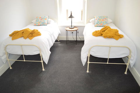 Two Cow Cottage Bed & Breakfast - Perths Hotel 20