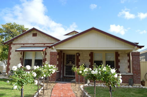 Two Cow Cottage Bed & Breakfast - Perths Hotel 1