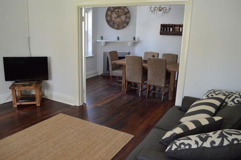Two Cow Cottage Bed & Breakfast - Perths Hotel 26