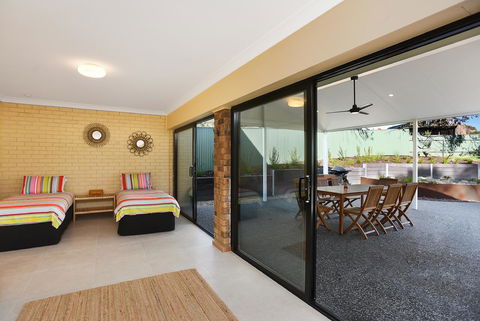 Port Of Call - Port Willunga - C21 SouthCoast Holidays - Perths Hotel 22