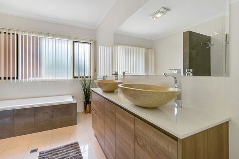Adelaide Style Accommodation-Close To City-North Adelaide-3 Bdrm- FREE Parking - Perths Hotel 12