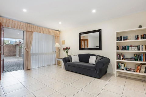 Adelaide Style Accommodation-Close To City-North Adelaide-3 Bdrm- FREE Parking - Perths Hotel 7