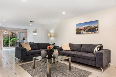 Adelaide Style Accommodation-Close To City-North Adelaide-3 Bdrm- FREE Parking - Perths Hotel 0