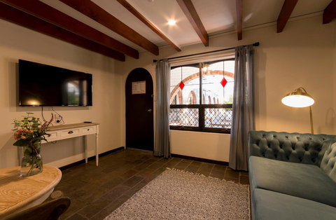 The Manor Basket Range - Perths Hotel 7