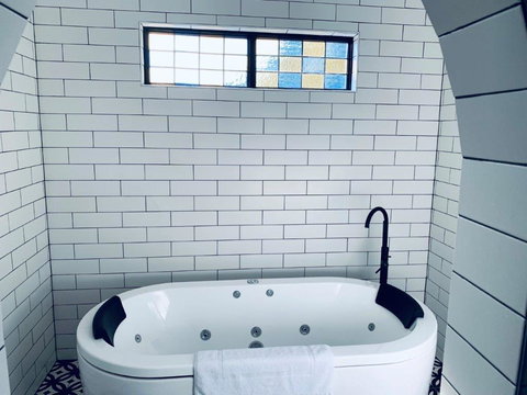 The Manor Basket Range - Perths Hotel 11