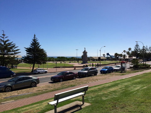 Adelaide - Semaphore Beach Front - Perths Hotel 24
