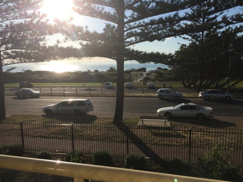 Adelaide - Semaphore Beach Front - Perths Hotel 8
