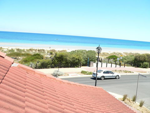 Brighton Beach House - Perths Hotel 11
