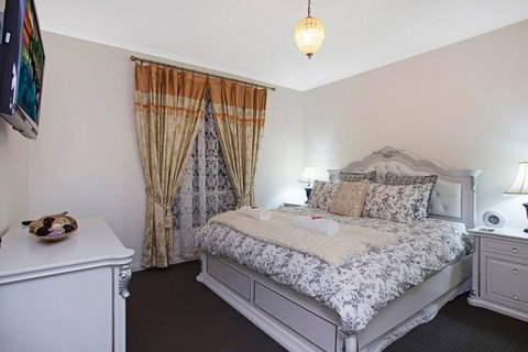 Hahndorf House B&B - Perths Hotel 3