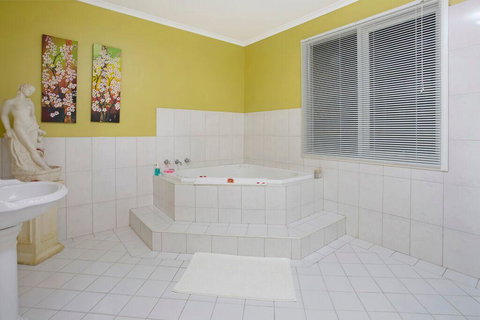 Hahndorf House B&B - Perths Hotel 5