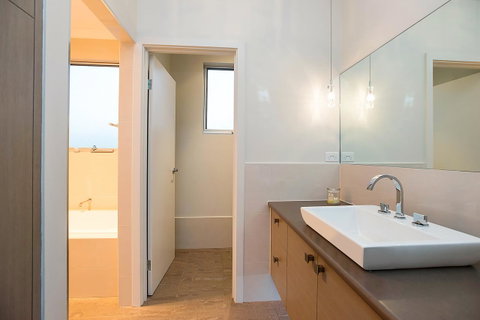 Lavina Luxury Beach House - Perths Hotel 27