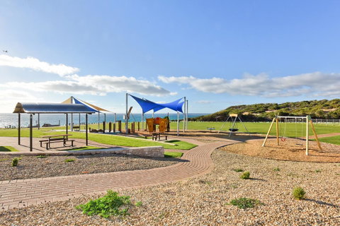 Lavina Luxury Beach House - Perths Hotel 32