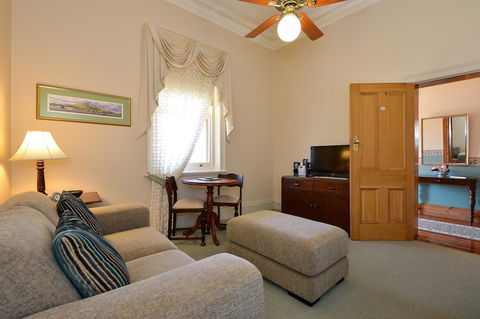 Trafalgar Premium Vintage Suites - Perths Hotel 8