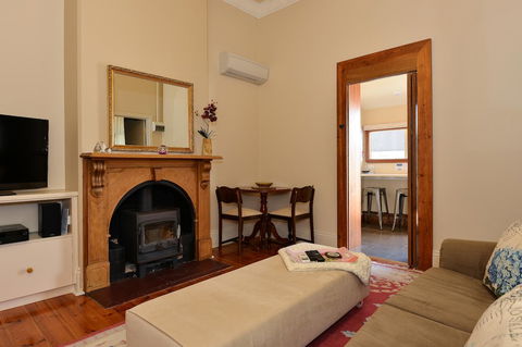 Trafalgar Premium Vintage Suites - Perths Hotel 18
