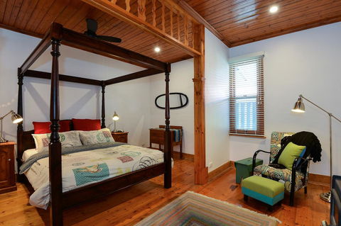 Trafalgar Premium Vintage Suites - Perths Hotel 10