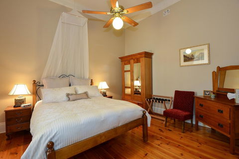 Trafalgar Premium Vintage Suites - Perths Hotel 17