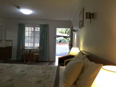 Ten Dollar Town Motel - Perths Hotel 29