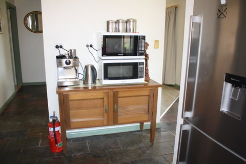 Maslin Beach House - Perths Hotel 11