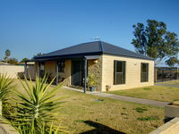Book Mulwala Accommodation Vacations Perths Hotel Perths Hotel