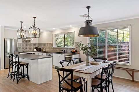 Adelaide Hills Retreats - Perths Hotel 2