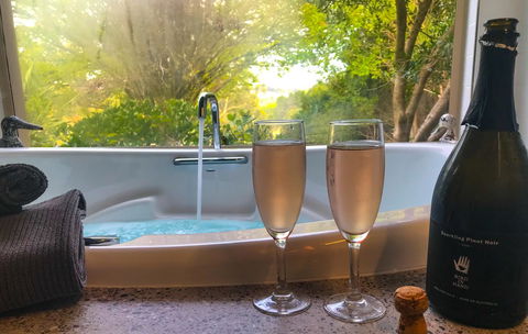 Adelaide Hills Retreats - Perths Hotel 0