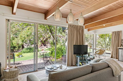 Adelaide Hills Retreats - Perths Hotel 16